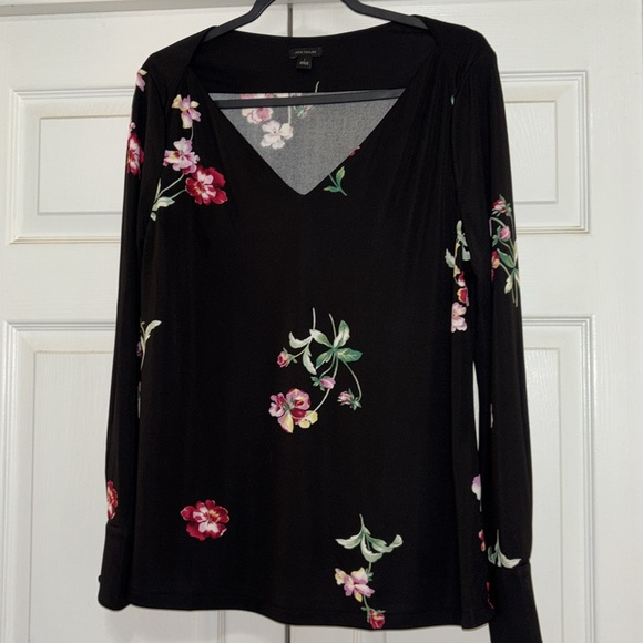 Ann Taylor Black Floral V-Neck Blouse large - Picture 1 of 7
